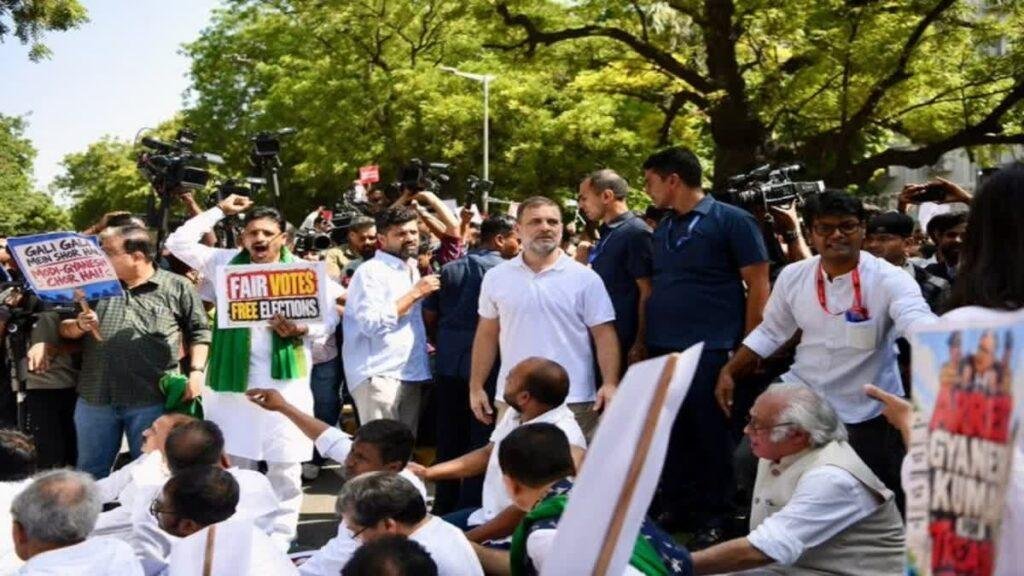 సీఈసీ రాజీనామా చేయాలి
