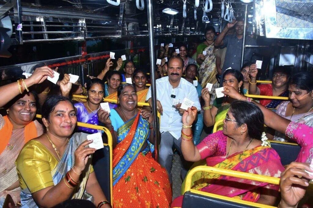 14 నెలల్లో 100 కోట్ల ప్రయాణాలు